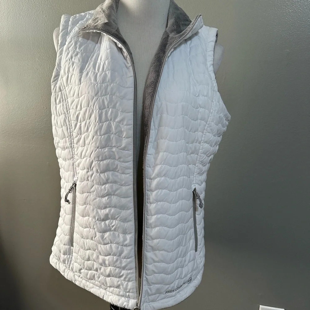 Free country women’s size large reversible,‎ puffer vest white, and gray color